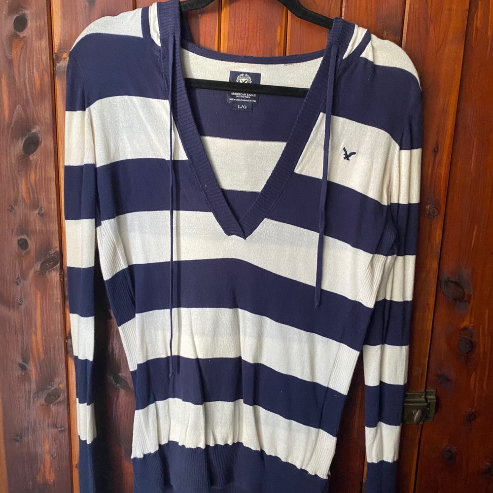 American Eagle hooded sweater